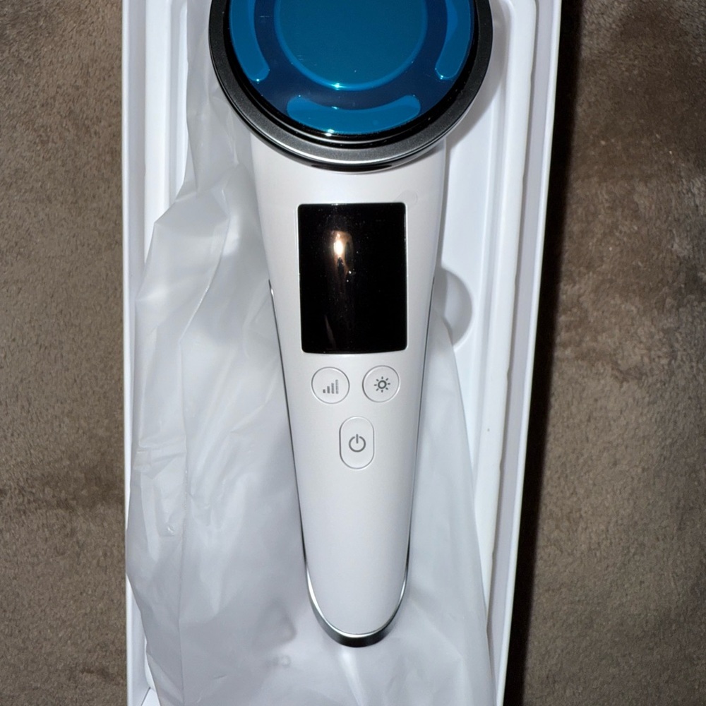 LED skin therapy device unused
